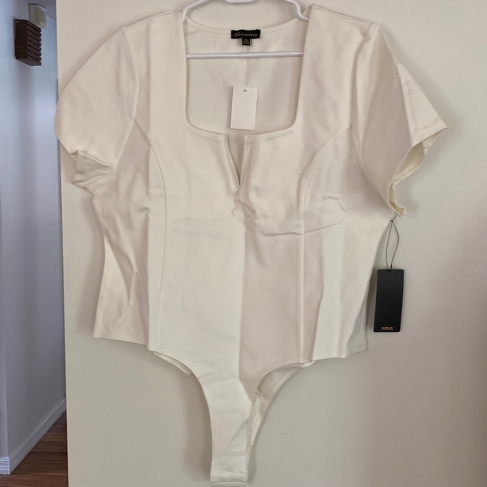Off-white, heavy material short sleeve bodysuit